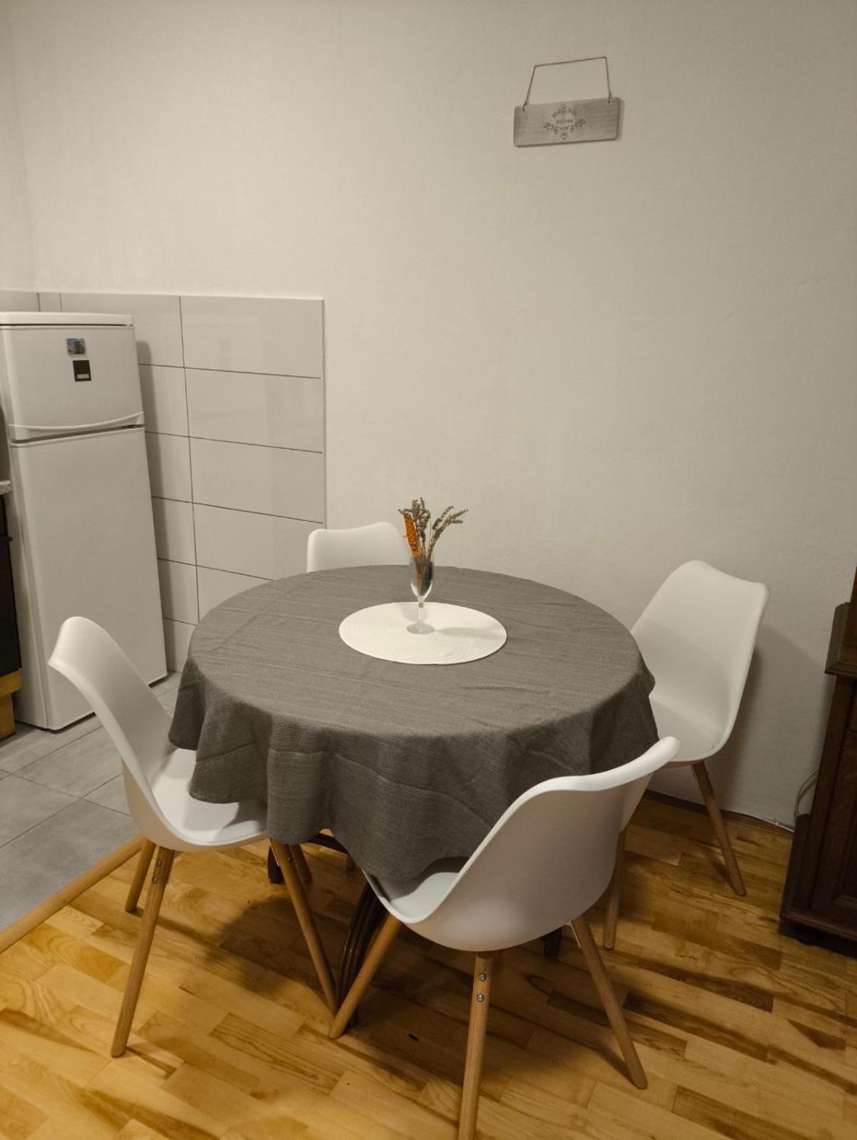 Appartamento Aurora Apartman Zara Esterno foto